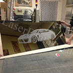 Гравировка машины Porsche на бронзовом зеркале: 1485 x 585 x 4 мм.